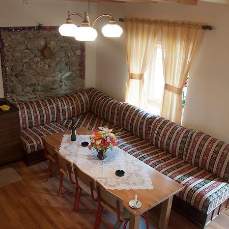 Aste Guesthouse Tropoje Exteriör bild