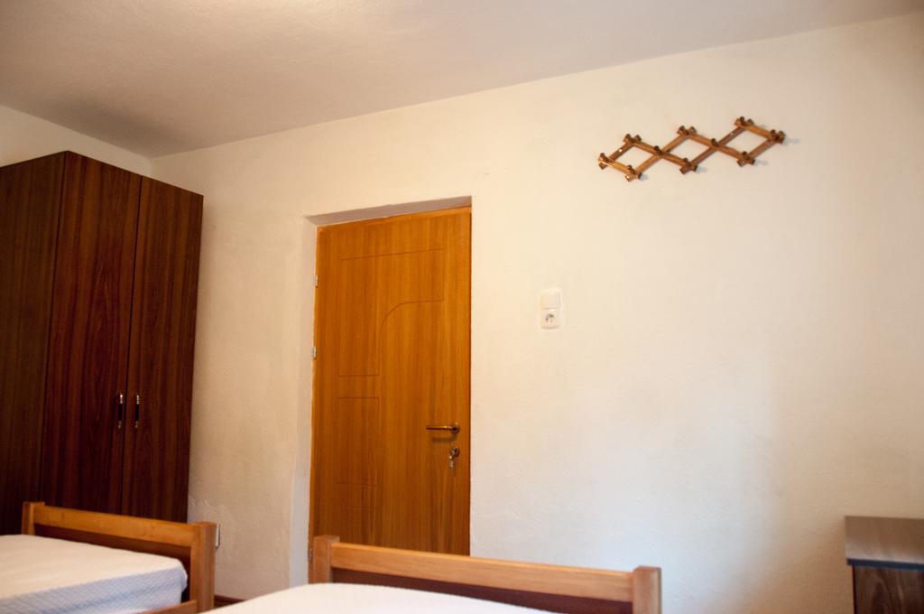 Aste Guesthouse Tropoje Rum bild