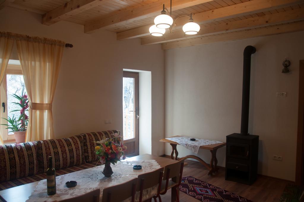 Aste Guesthouse Tropoje Exteriör bild