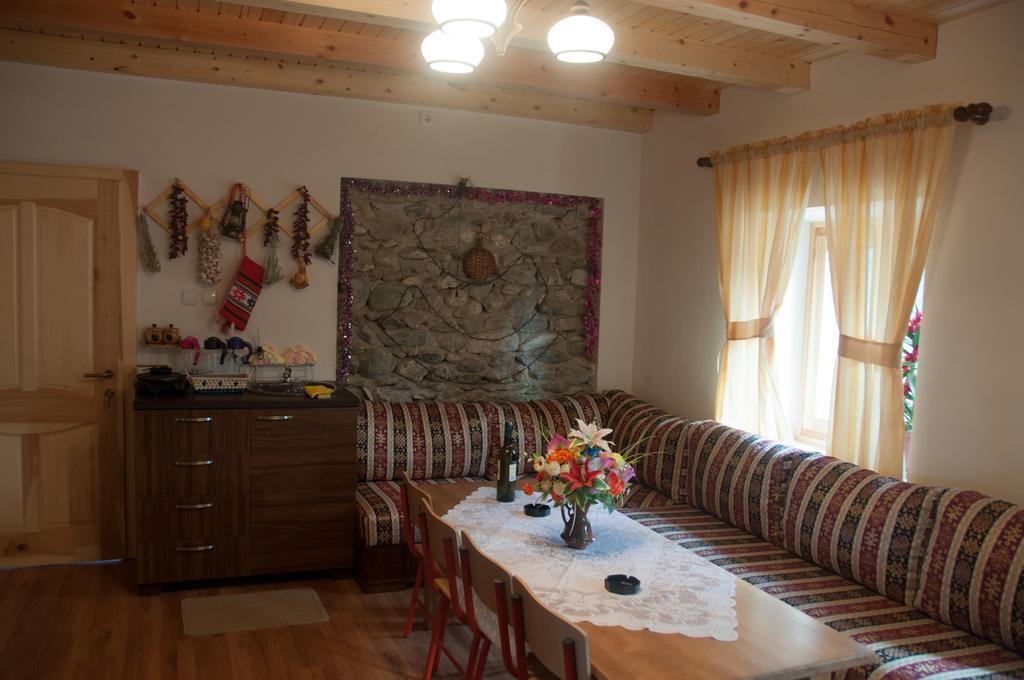 Aste Guesthouse Tropoje Exteriör bild