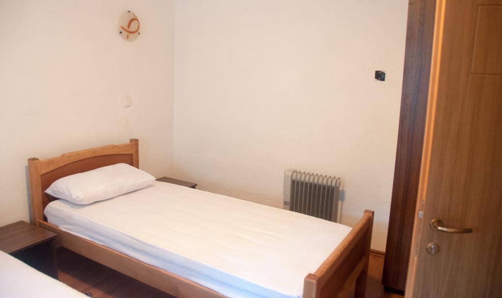 Aste Guesthouse Tropoje Rum bild