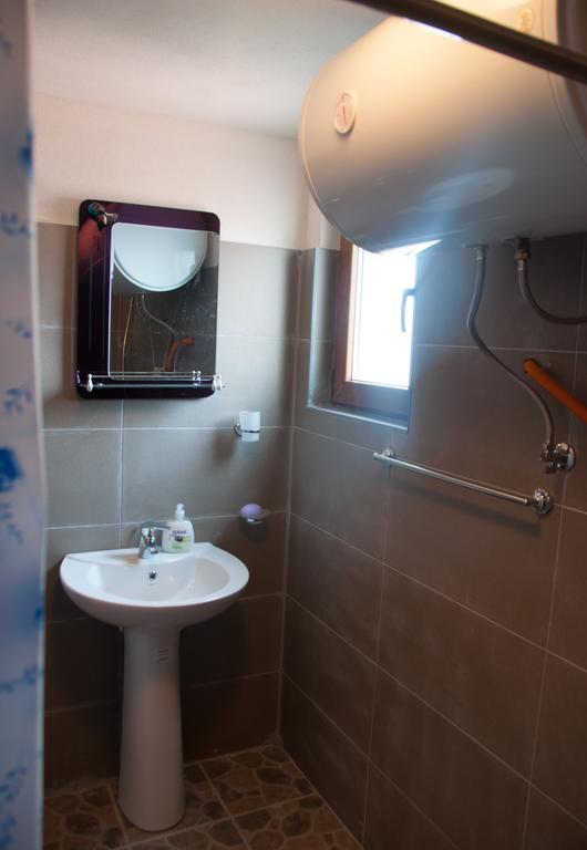 Aste Guesthouse Tropoje Rum bild