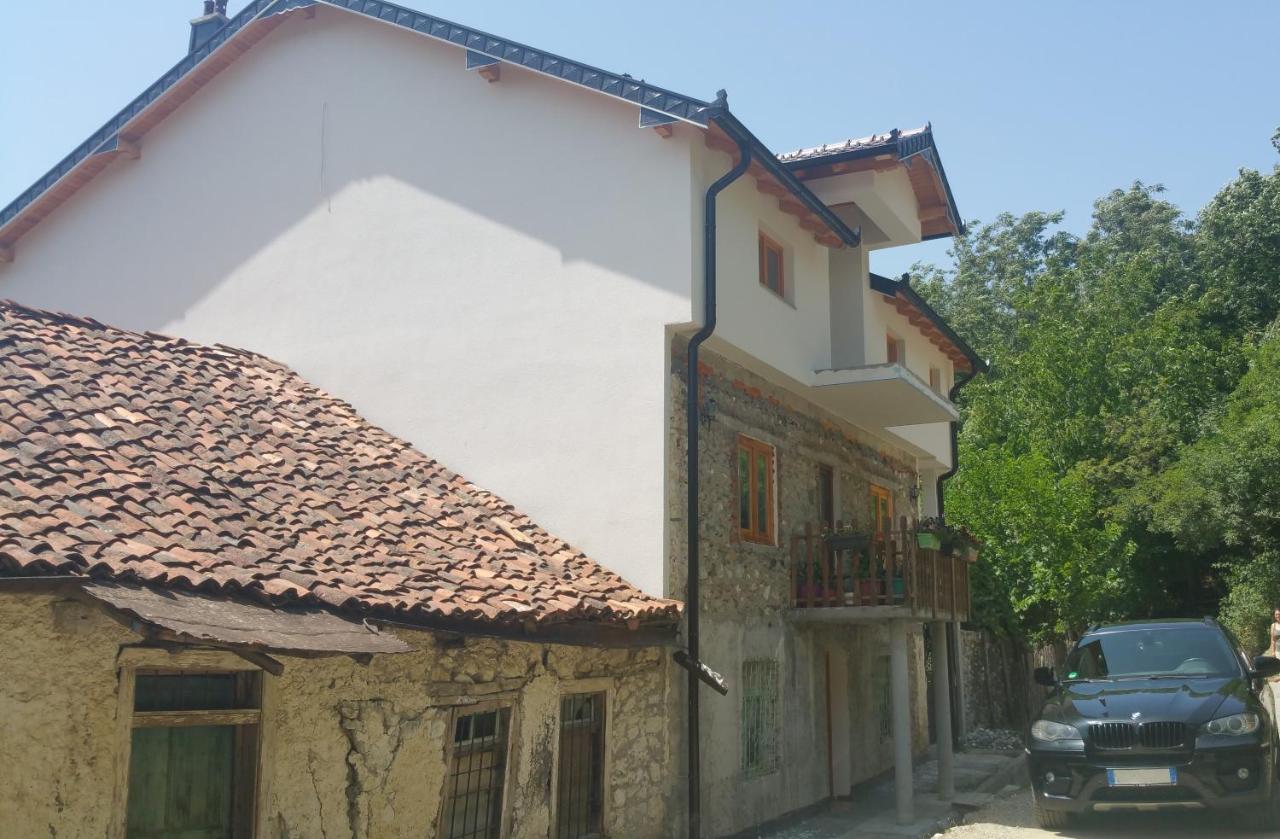 Aste Guesthouse Tropoje Exteriör bild